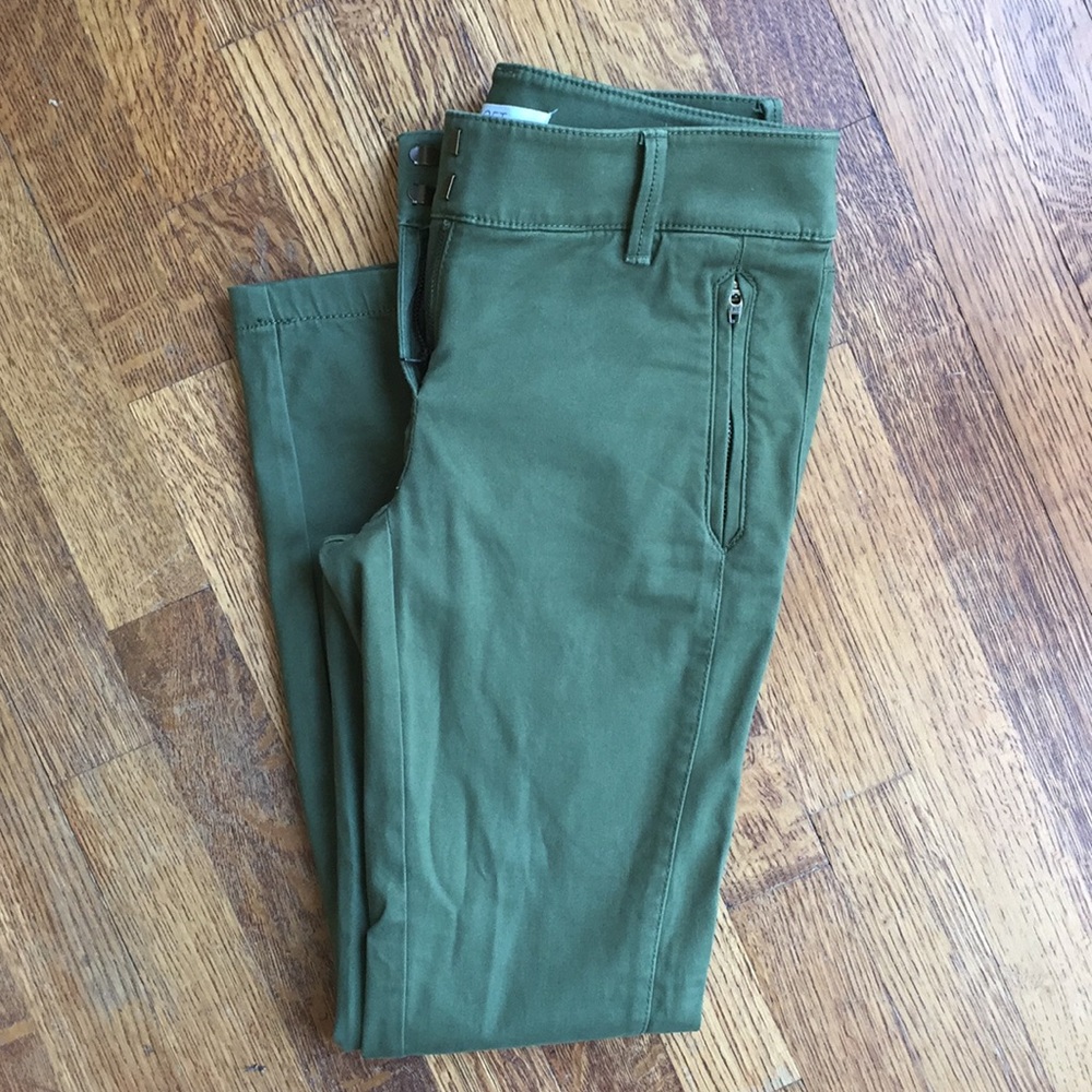 Olive LOFT ankle pants with zip pockets